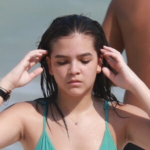 Mel Maia curtiu folga de novela na Praia da Barra da Tijuca, Zona Oeste do Rio de Janeiro, nesta sexta-feira, 26 de julho de 2019