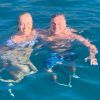 Luciano Huck e Angélica curtem mar da Grécia durante férias