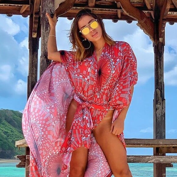 Anitta curte folga de turnê na Europa em hotel em Ibiza, na Espanha