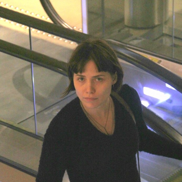 Letícia Colin ostenta barriga de gravidez em passeio em  shopping no Rio de Janeiro, nesta segunda-feira, dia 29 de julho de 2019
