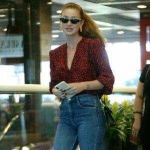 Marina Ruy Barbosa usou look animal print, sandália de tiras e bolsa Birkin da Hermès