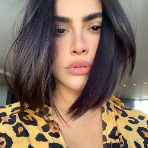 Cleo também é adepta do corte chanel: versão da atriz e cantora é o chanel com as mechas da frente mais compridas e desfiadas