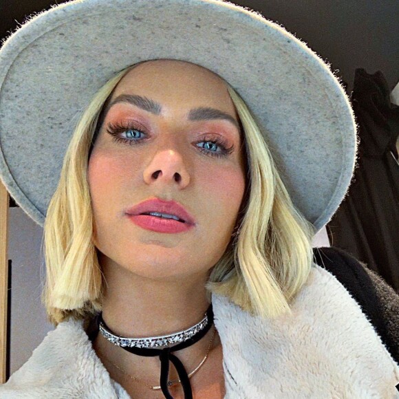 Giovanna Ewbank aposta no corte chanel com a base reta