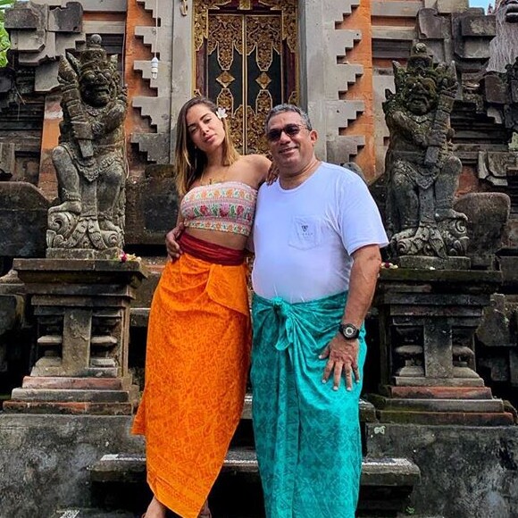 Pai de Anitta elogia genro, Pedro Scooby: 'Está mandando bem... Eu pensei que eu fosse bom, mas você se superou, irmão'