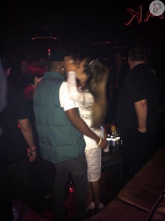 Ariana Grande e Big Sean foram flagrados se beijando em uma festa em Las Vegas