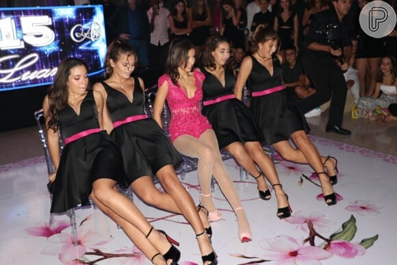 Luan Maia, irmã de Bruna Marquezine, dançou na festa de debutante de uma amiga