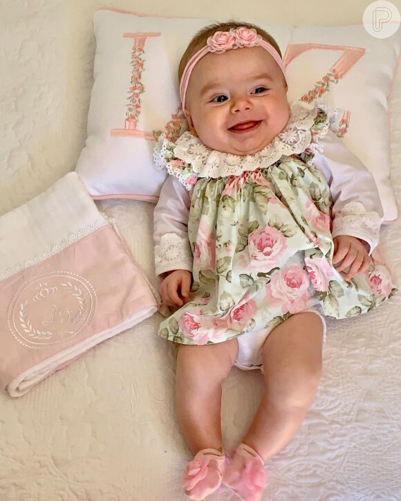 Thaeme Mariôto adora compartilhar fotos dos momentos da filha, Liz, na web