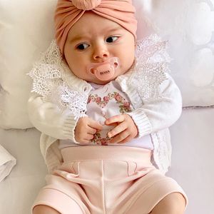 Thaeme Mariôto deu detalhes da rotina com a filha, Liz
