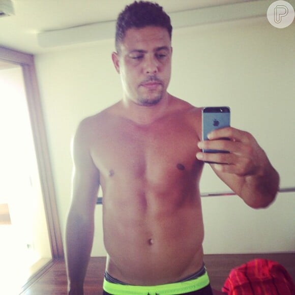 Ronaldo publicou uma foto do corpo sarado, em frente ao espelho, em fevereiro de 2013