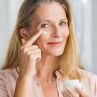 Dermatologista explica envelhecimento da pele e como driblar rugas e flacidez
