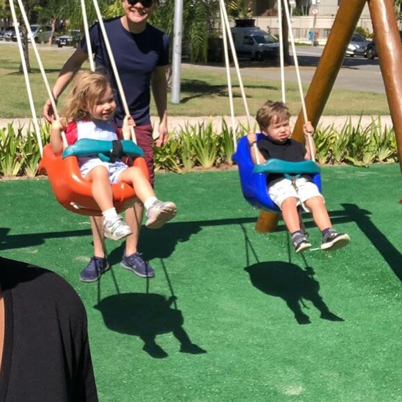 Melinda completou três anos e o caçula, Teodoro, fez 2 anos no fim de julho