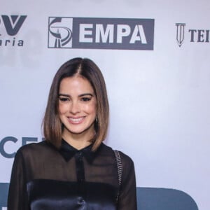 Vera Viel apostou em look total black com transparência e chamou atenção de maxicinto Gucci