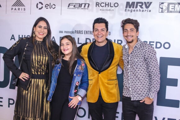 O cantor gospel Régis Danesi leva família para conferir a pré-estreia do filme 'Nada a Perder 2', de Edir Macedo, no teatro Bradesco, em São Paulo, na noite desta terça-feira, 13 de agosto de 2019