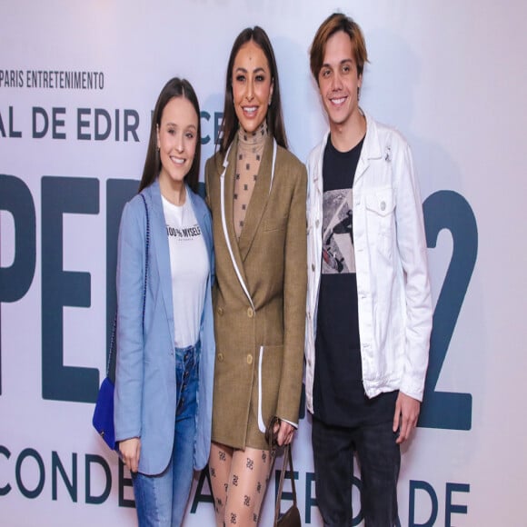 Larissa Manoela, Sabrina Sato e mais famosos prestigiam pré-estreia do filme 'Nada a Perder 2', de Edir Macedo, no teatro Bradesco, em São Paulo