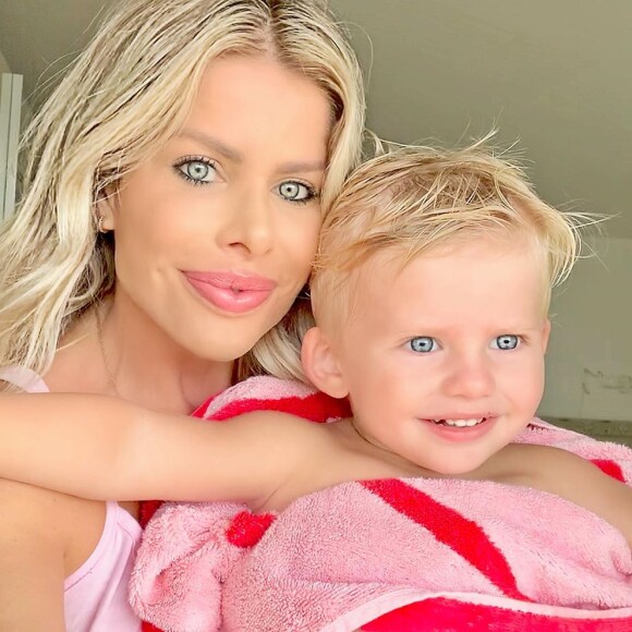 Karina Bacchi pretende dar um irmão para o filho, Enrico, de 2 anos