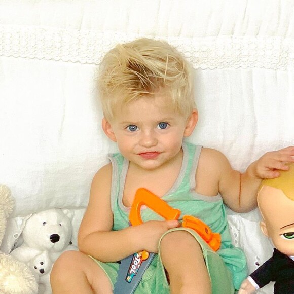 Semelhança entre Enrico e 'O Poderoso Chefinho' chamou atenção dos seguidores de Karina Bacchi