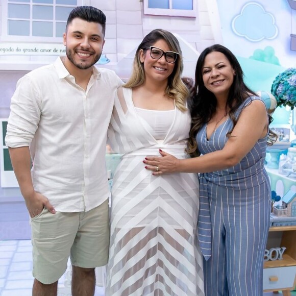 Mãe de Marilia Mendonça fez tatuagem com o nome do neto no braço