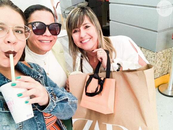 Grávida, Marilia Mendonça foi às compras com as mãe e a sogra
