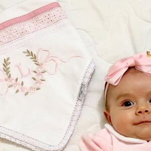 Thaeme Mariôto posta fotos fofas da filha, Liz, no Instagram