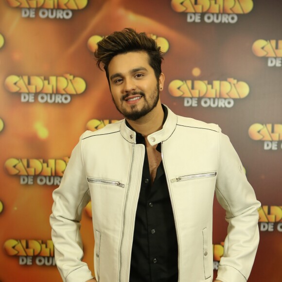 Luan Santana derrubou o recorde de 1998 que pertencia ao 'Legião Urbana' com a música 'Quando a Bad Bater': 'É a música mais tocada nas rádios em 24 horas. Estou muito feliz'