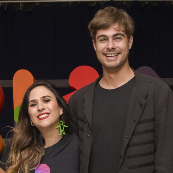 Grávida da primeira filha, Tatá Werneck foi acompanhada do noivo, Rafael Vitti, ao 'Criança Esperança' nesta segunda-feira, 19 de agosto de 2019