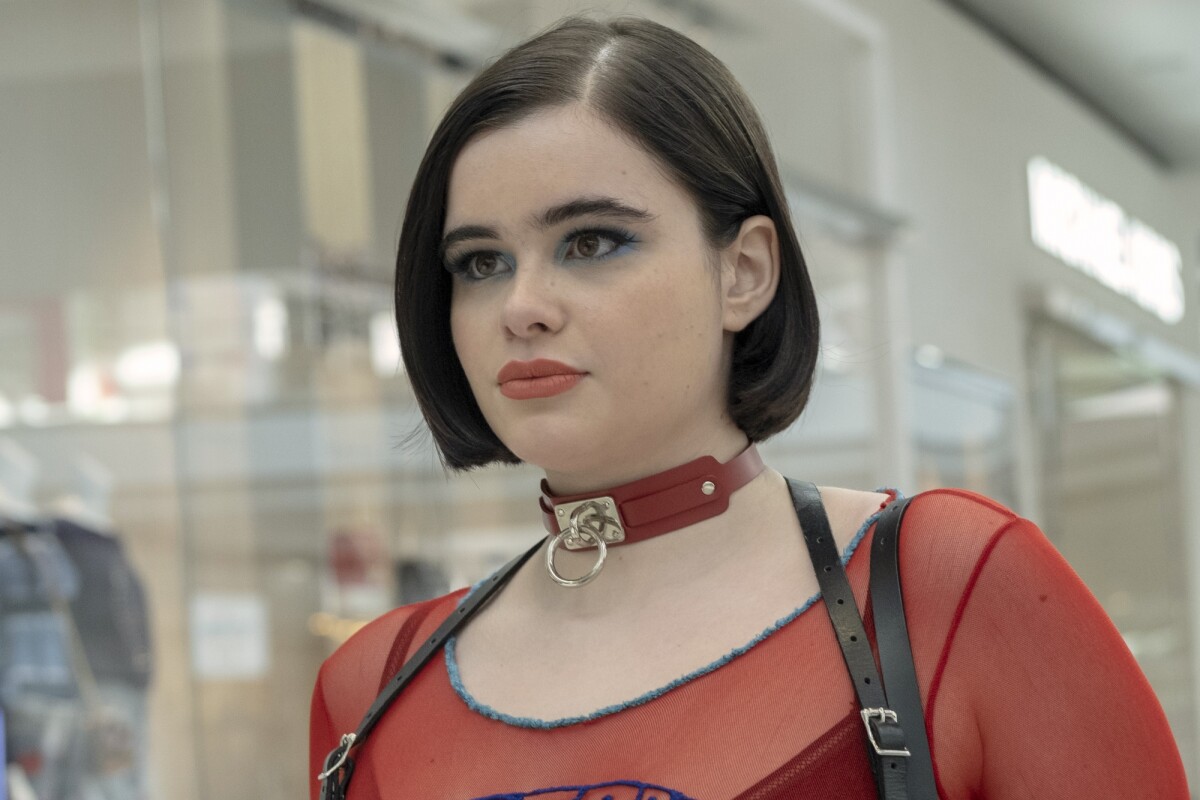 Foto: Makes de Euphoria: Kat, personagem de Barbie Ferreira, usa sombra  azul e boca nude - Purepeople