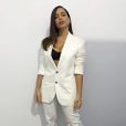 Anitta usou terno branco Ricardo Almeida ao cantar o hino nacional no GP do Brasil em 2017