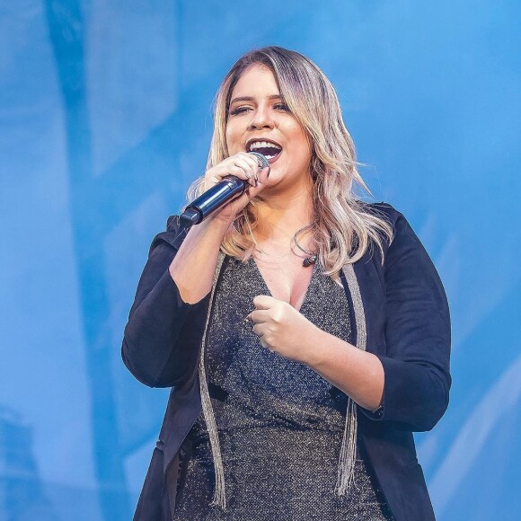 Marília Mendonça revela dificuldades para escolher looks em show em Minas Gerais nesta quinta-feira, dia 30 de agosto de 2019