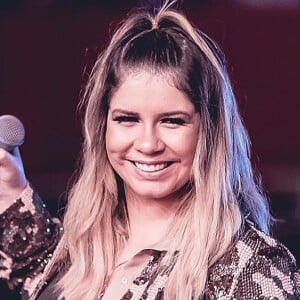 Marília Mendonça exibe barriga de gravidez em vídeo show em Minas Gerais nesta quinta-feira, dia 30 de agosto de 2019