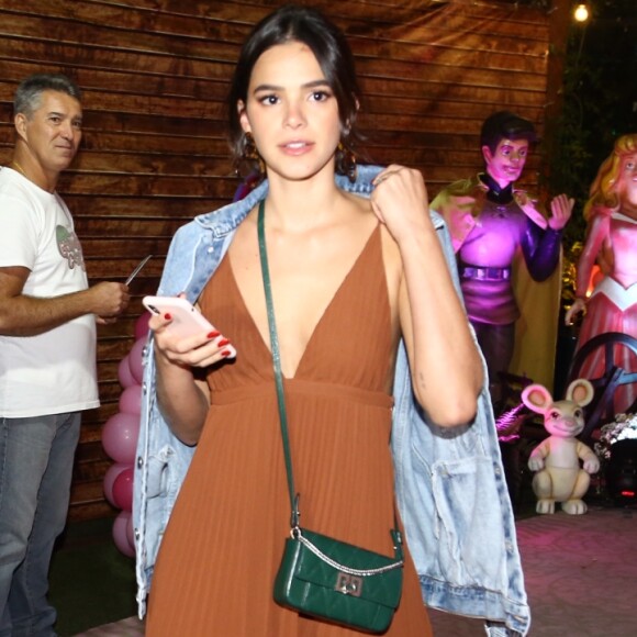 Bruna Marquezine vai morar nos Estados Unidos para fazer intercâmbio