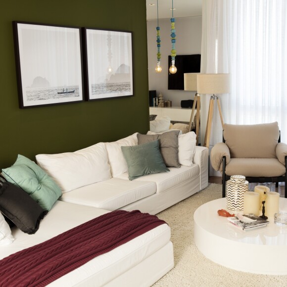 Deborah Secco optou por uma decoração clean com toques modernos