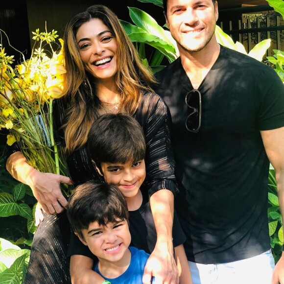 Juliana Paes se divertiu com a família