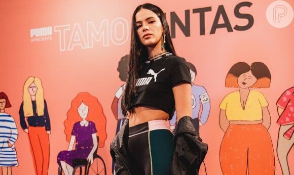 Bruna Marquezine combina look sporty e mix de acessórios em evento Puma