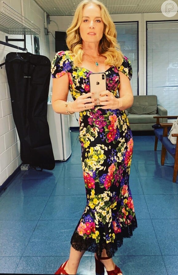 A apresentadora Angélica usou um vestido midi Dolce e Gabbana com estampa floral
