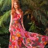 Marina Ruy Barbosa tem uma grande variedade de vestidos florais em seu closet