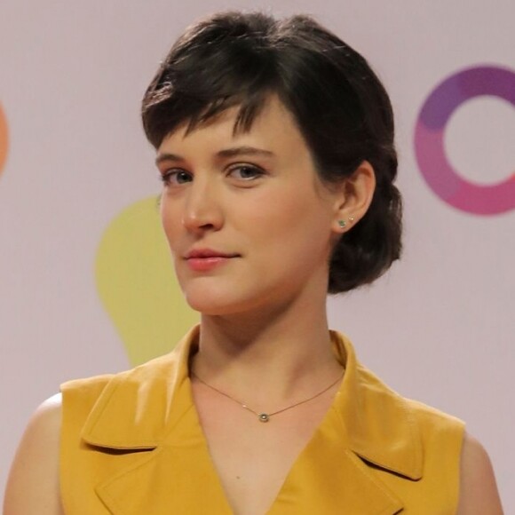 Bianca Bin deixou parte do seio à mostra em ensaio e mostrou foto na web nesta sexta-feira, 20 de setembro de 2019