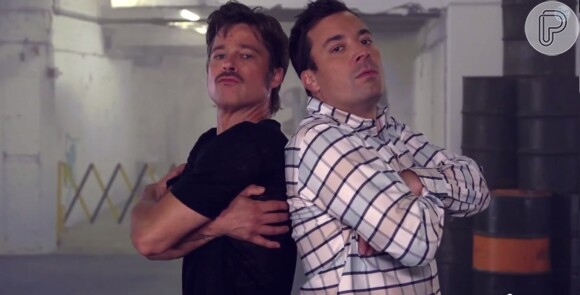 Brad Pitt e Jimmy Fallon se desafiam com difíceis passos de dança de hip hop, em 16 de outubro de 2014