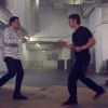 Brad Pitt e Jimmy Fallon se desafiam com difíceis passos de dança de hip hop, em 16 de outubro de 2014