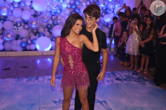Gabriella Saraivah e Xande Valois dançaram funk na festa de 15 anos da atriz