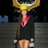 Sabrina Sato apostou em look fashionista para o desfile da Dolce e Gabbana em Milão