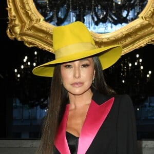 Sabrina Sato apostou em look fashionista para o desfile da Dolce e Gabbana em Milão