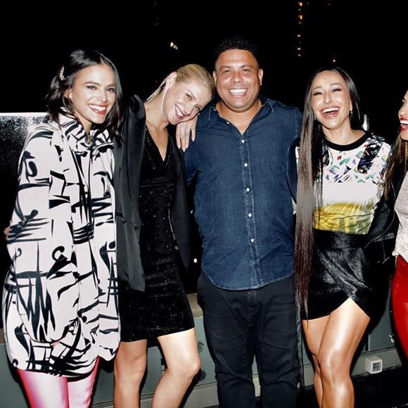 Sabrina Sato e Bruna Marquezine prestigiam festa de 43 anos de Ronaldo Nazário