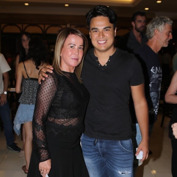 Filho de Zilu Godoi, Igor Camargo mandou recado para mãe no Facebook