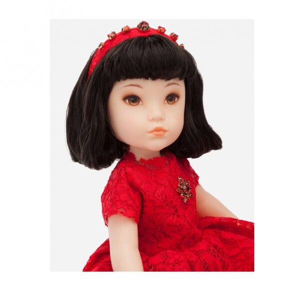 A boneca que Zoe, filha de Sabrina Sato, ganhou é feita sob encomenda pela marca Dolce & Gabbana