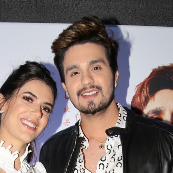 Luan Santana falou que a noiva, Jade Magalhães, está feliz com seu novo visual