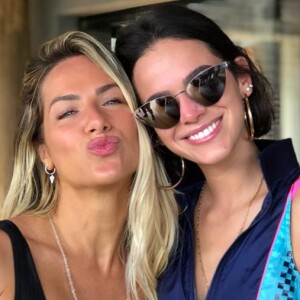Bruna Marquezine e Gian Luca Ewbank, irmão de Giovanna Ewbank, são apontados como casal desde o final de 2018. No começo de janeiro, atriz e artista plástico se reuniram em festa de lançamento do programa de Giovanna