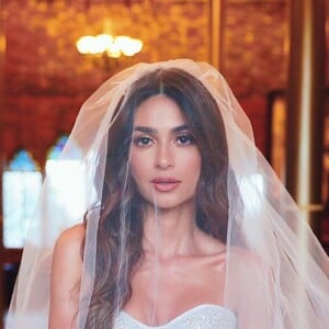 Thaila Ayala escolhe vestido romântico para casamento com Renato Góes