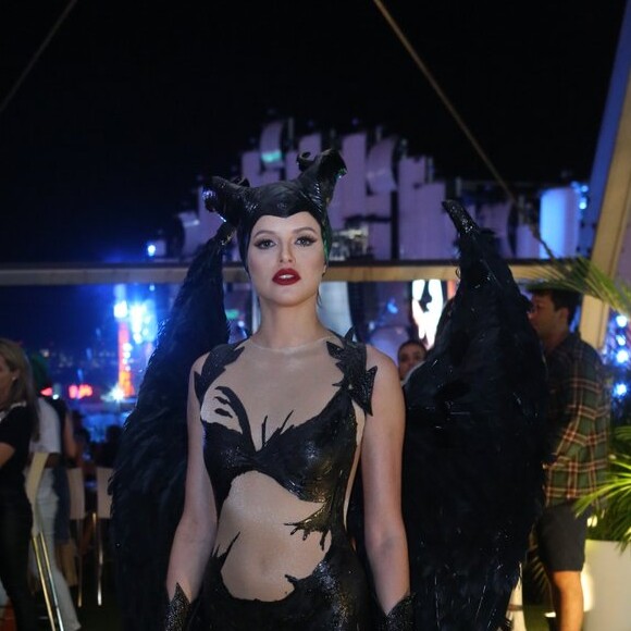 Agatha Moreira surpreendeu ao aparecer fantasiada de Malévola em camarote do Rock in Rio
