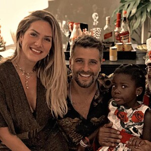 Giovanna Ewbank contou que já teve conversas com a filha, Títi, sobre racismo e adoção