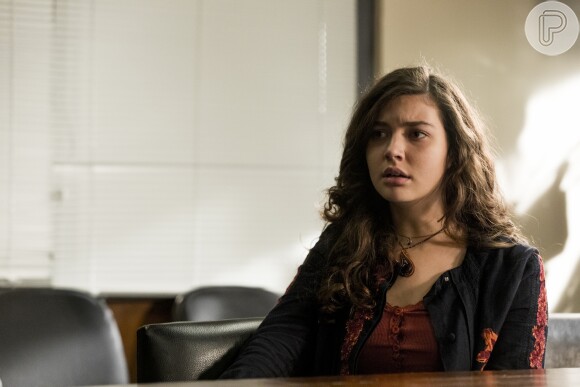 Rita (Alanis Guillen) tem medo da briga entre Filipe (Pedro Novaes) e o pai afetar sua relação com Nina na novela 'Malhação: Toda Forma de Amar'